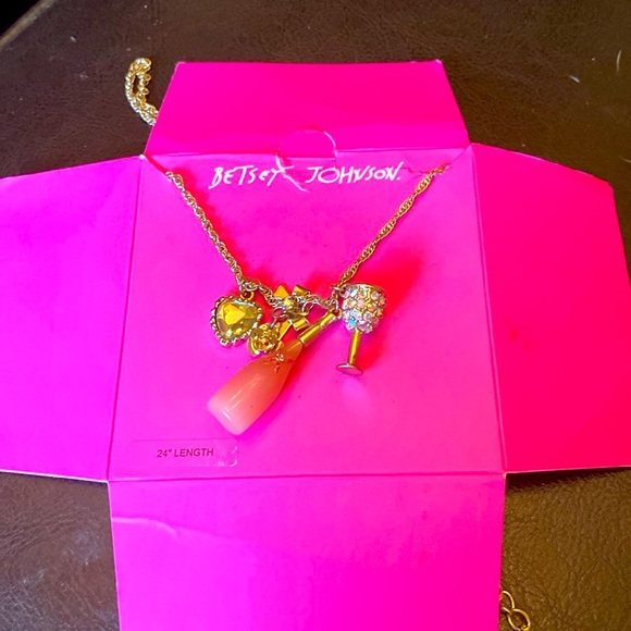 Betsey Johnson Goin Aa Out Statement Necklace - Picture 2 of 6